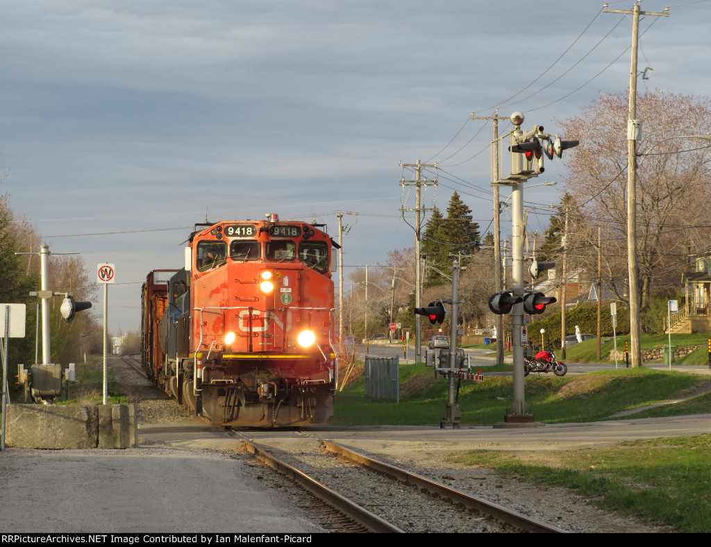 CN 9418 leads 559 at Belzile street